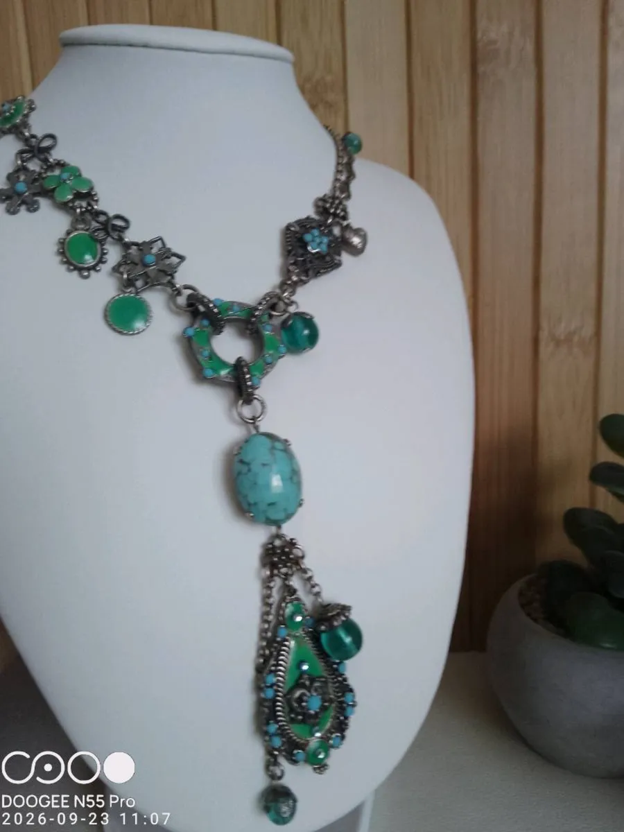 Women's Vintage Style Necklace - Image 1