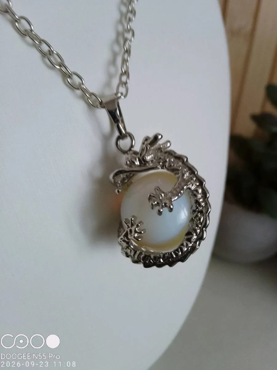 Women's Vintage Style Necklace - Image 2