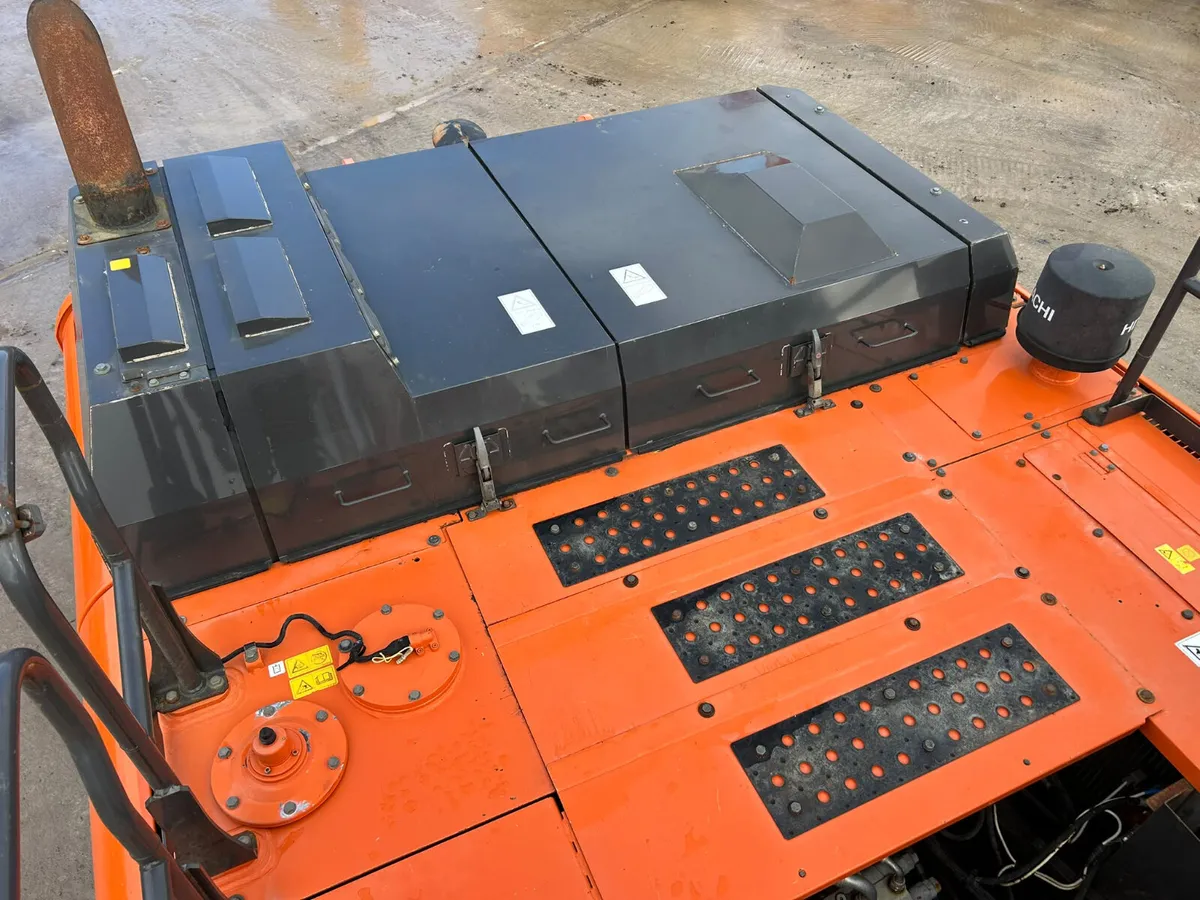 Hitachi ZX350LC-6 - Image 2