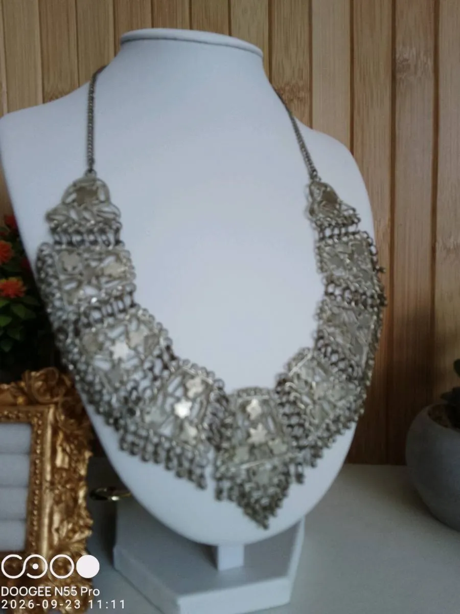 Women's Vintage Style Necklace - Image 1