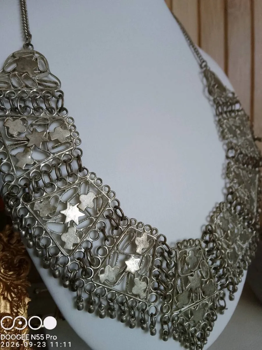 Women's Vintage Style Necklace - Image 2