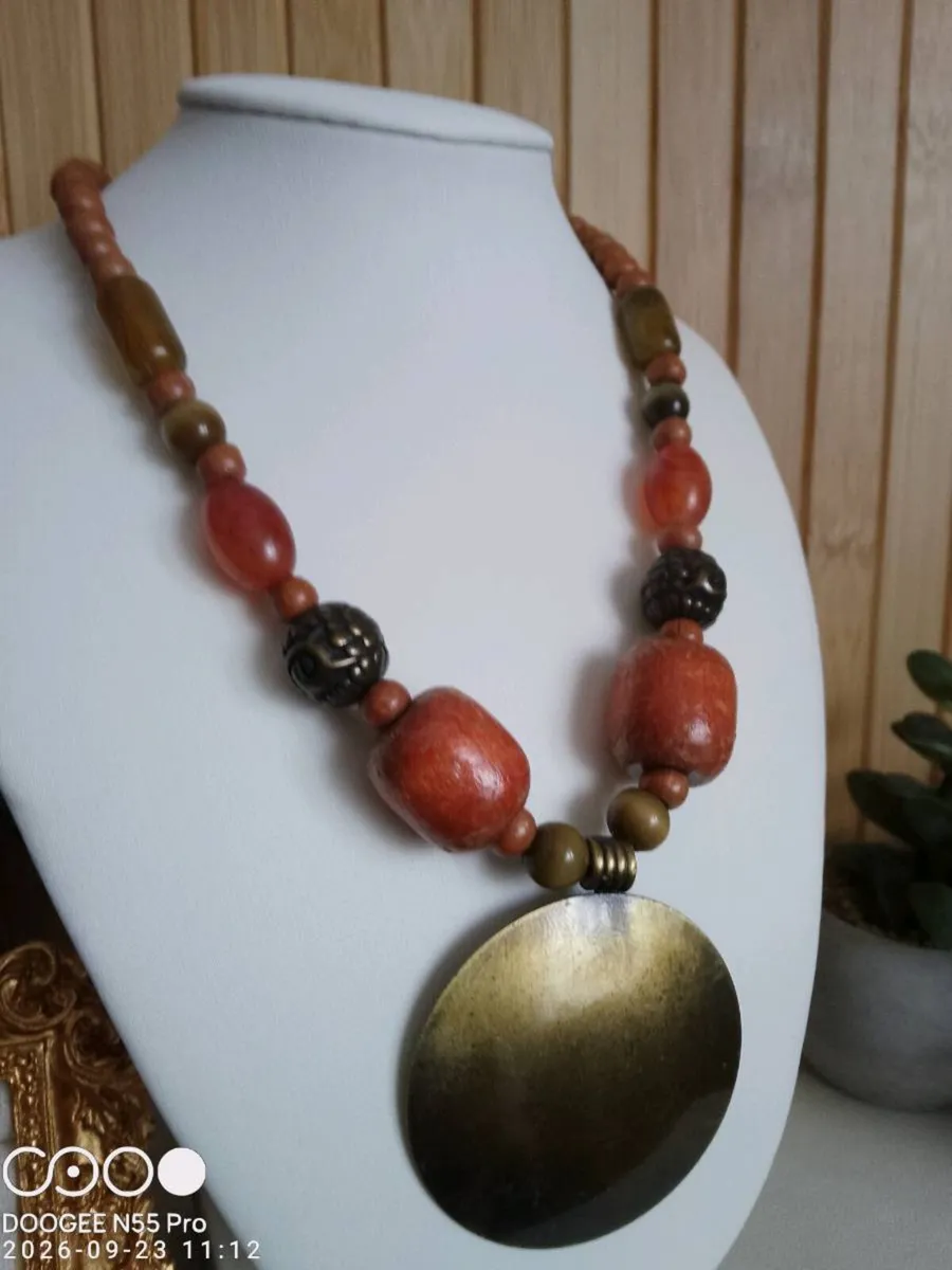 Women's Vintage Style Necklace - Image 2
