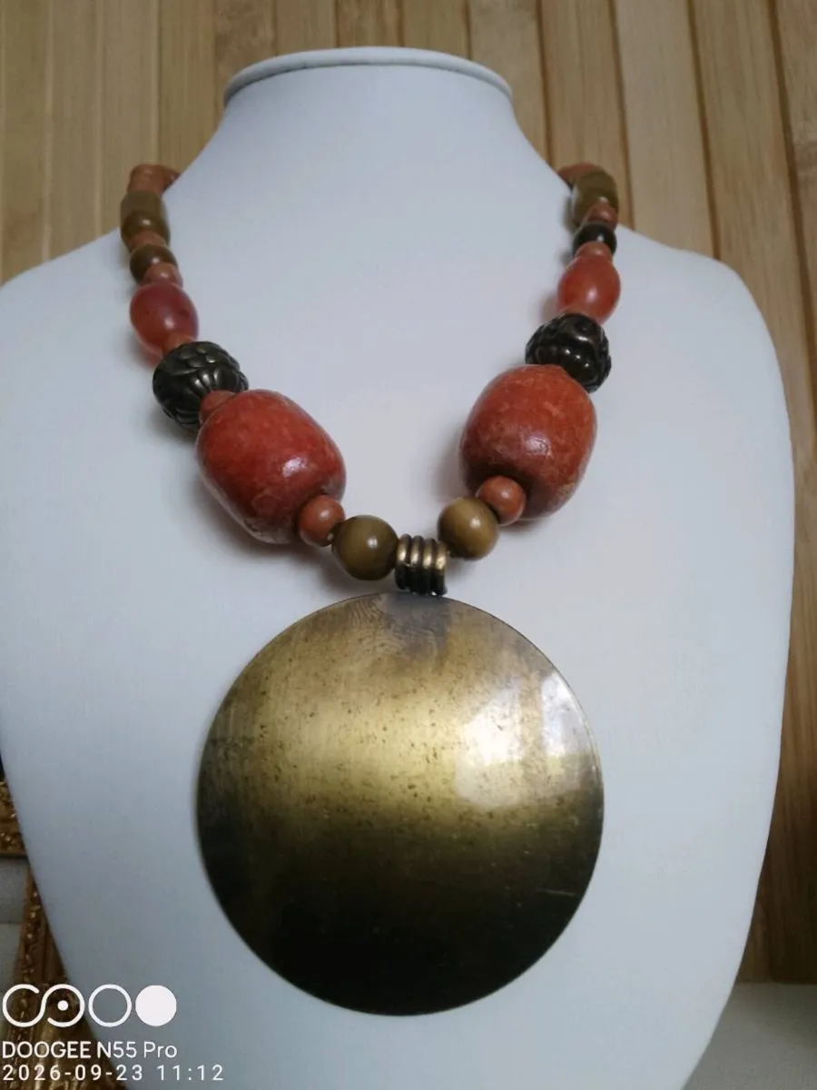 Women's Vintage Style Necklace - Image 3