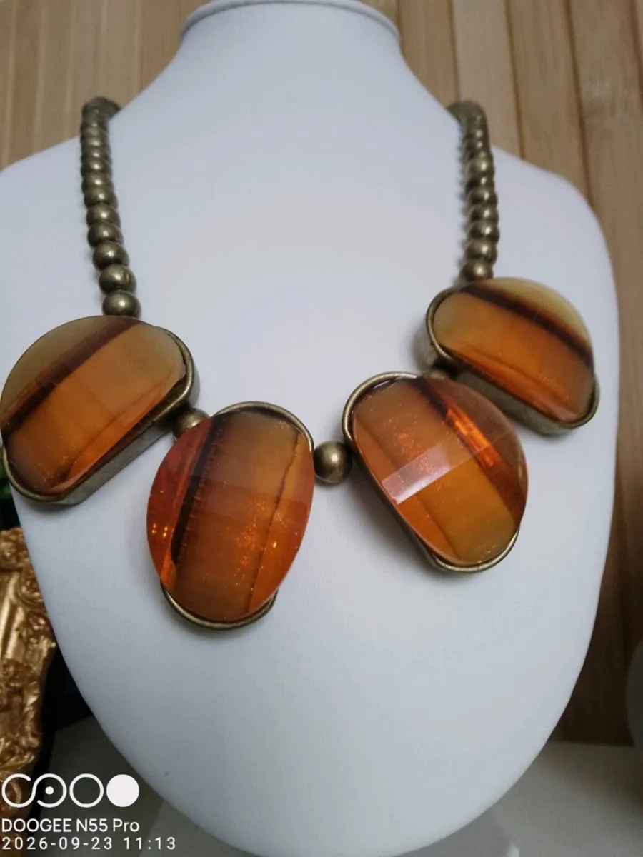 Women's Vintage Style Necklace - Image 3
