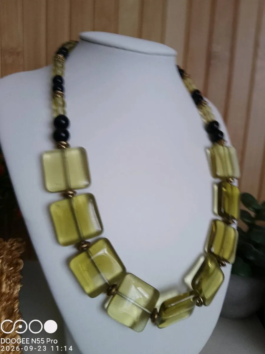 Women's Vintage Style Necklace - Image 2
