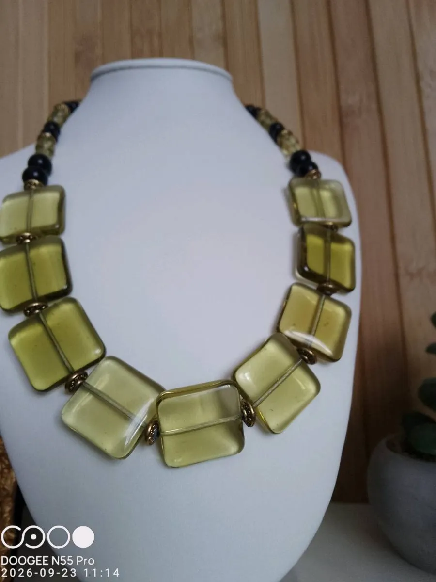 Women's Vintage Style Necklace - Image 3