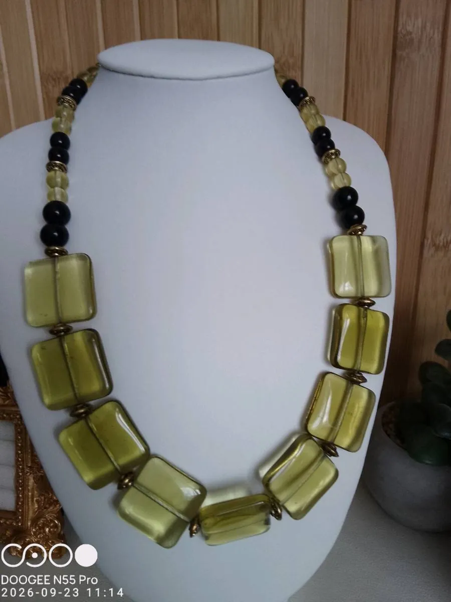 Women's Vintage Style Necklace - Image 4
