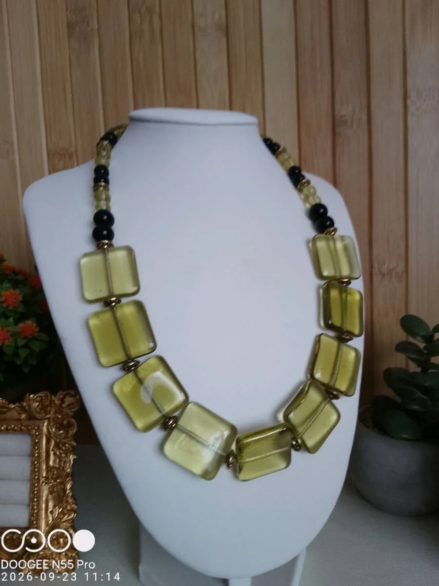 Women's Vintage Style Necklace - Image 1