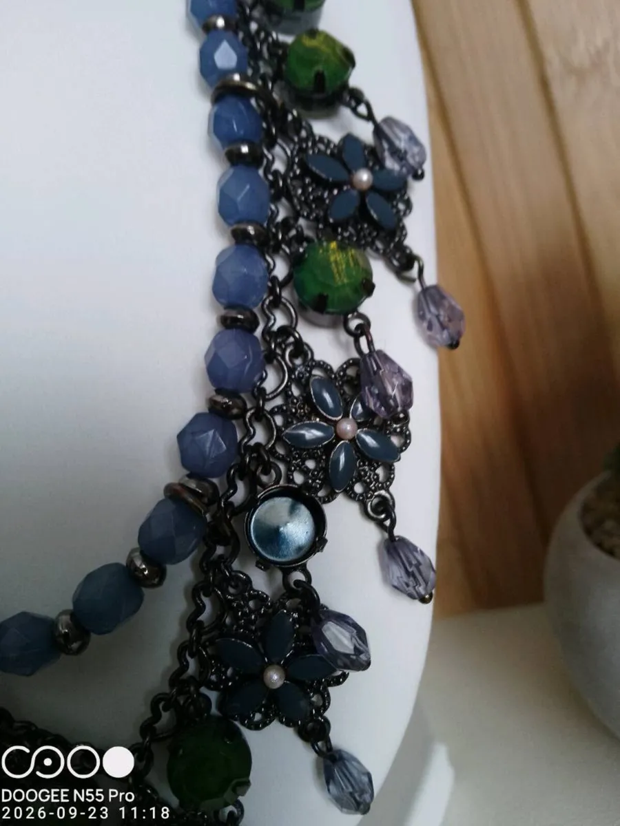 Women's Vintage Style Necklace - Image 4