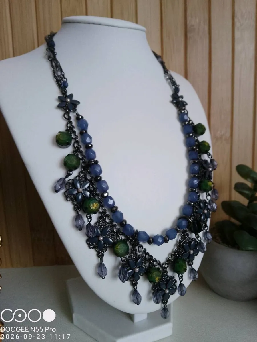 Women's Vintage Style Necklace - Image 1