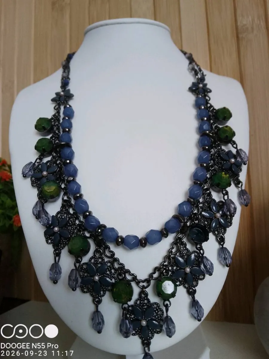Women's Vintage Style Necklace - Image 3