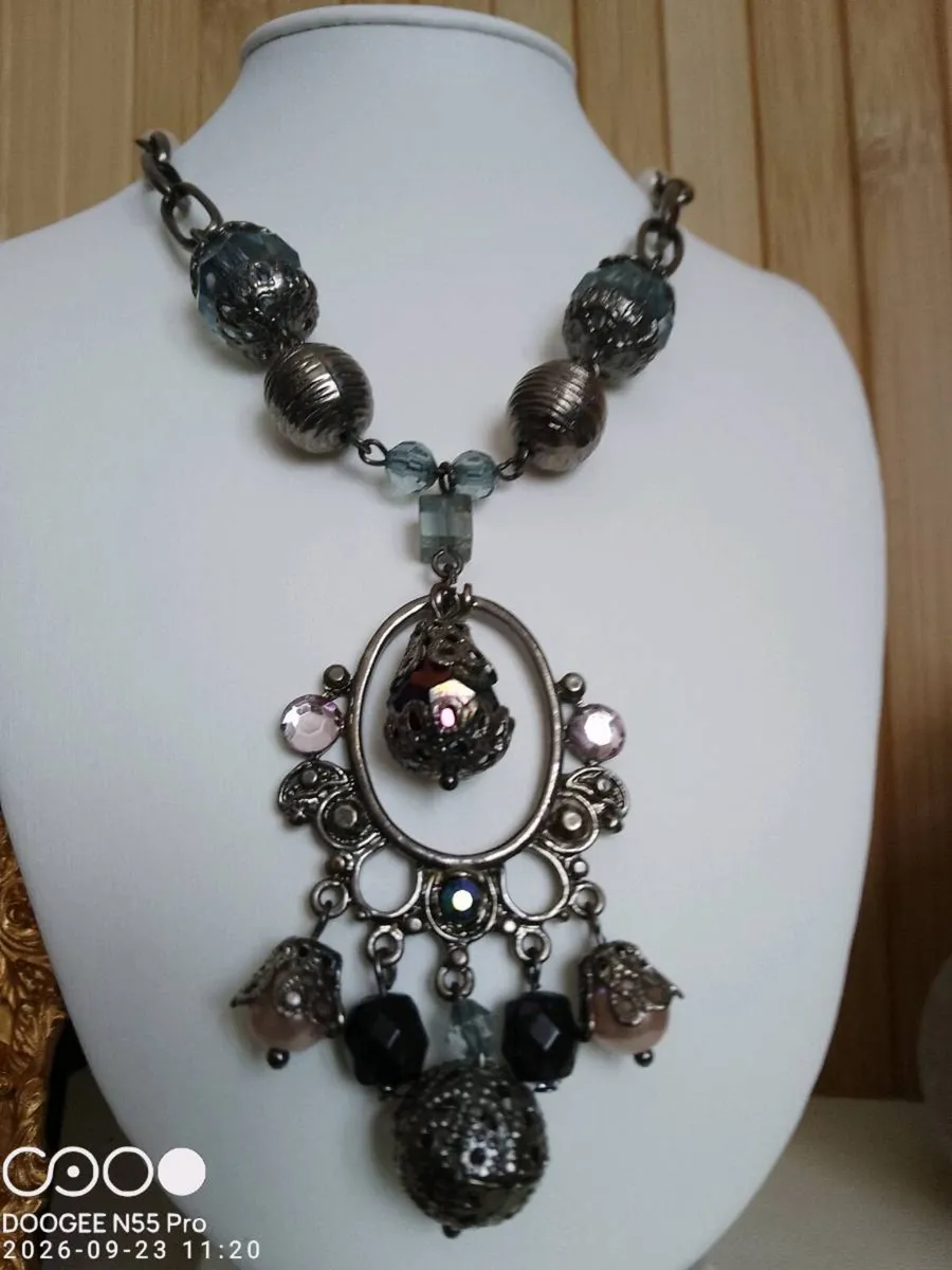 Women's Vintage Style Necklace - Image 4