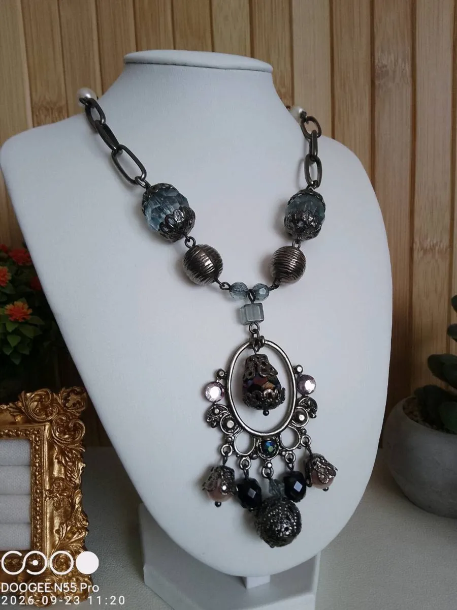 Women's Vintage Style Necklace - Image 1