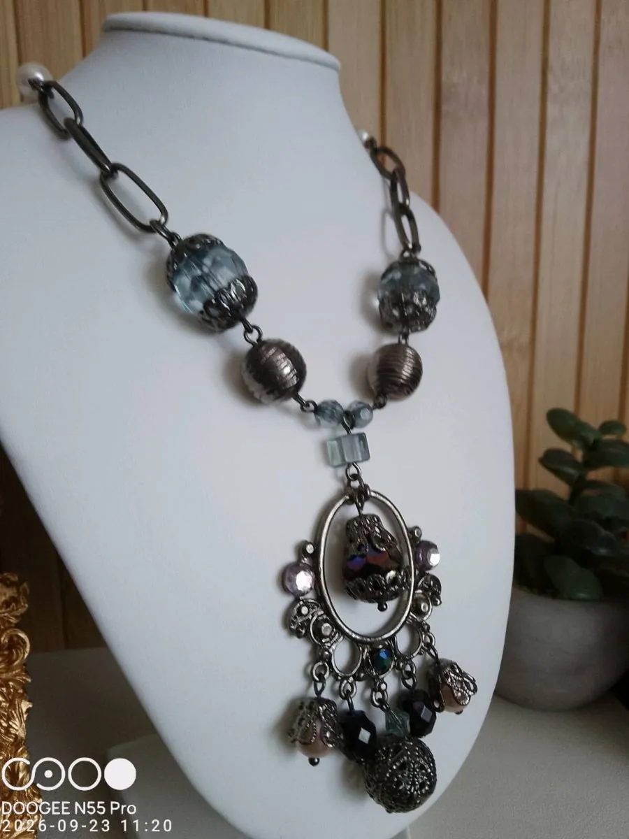 Women's Vintage Style Necklace - Image 2
