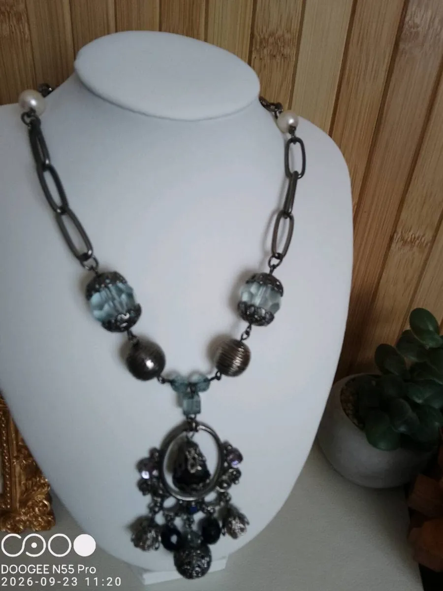 Women's Vintage Style Necklace - Image 3