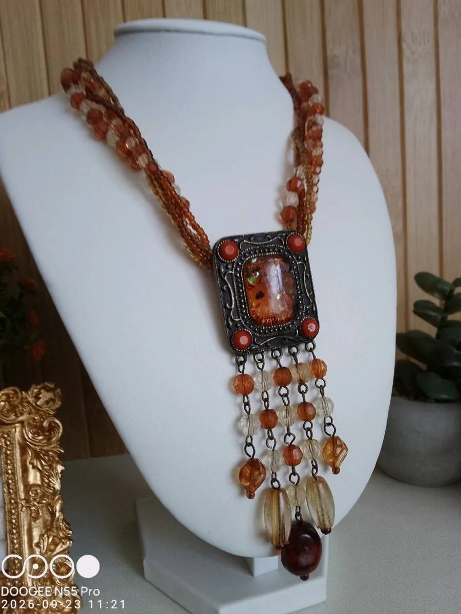 Women's Vintage Style Necklace - Image 1