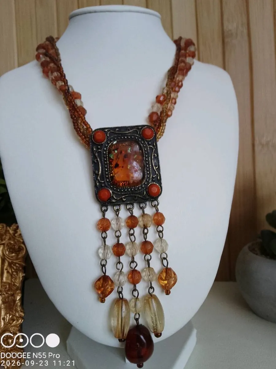 Women's Vintage Style Necklace - Image 2