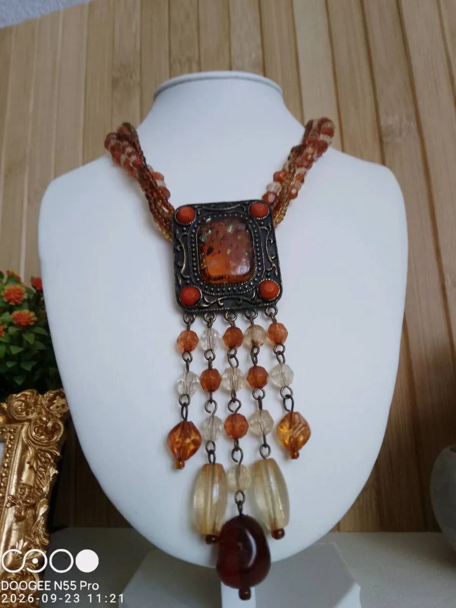 Women's Vintage Style Necklace - Image 3