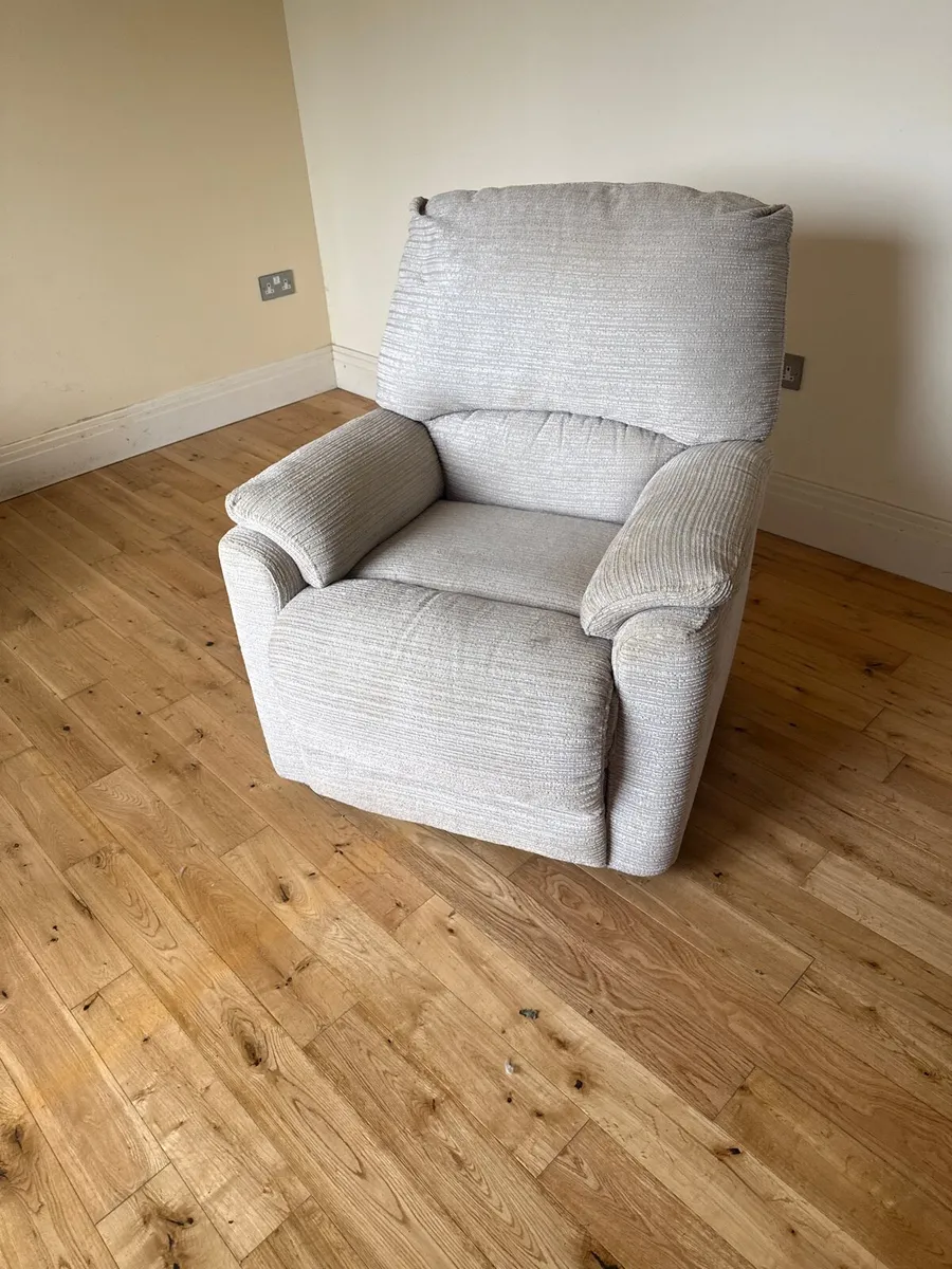 recliner chairs - Image 1