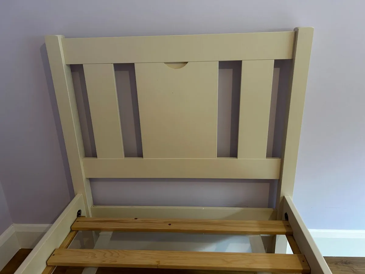 Single Bed - Cream (& Mattress) - Image 3