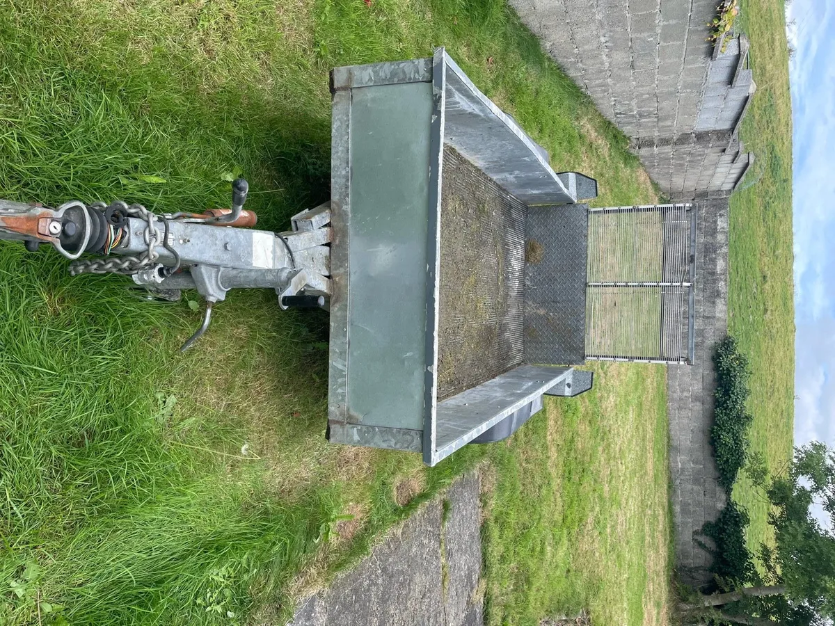 Trailer - Image 1