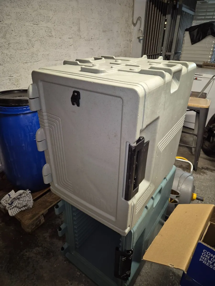 4 x Cambro Insulated Food Carriers - Image 2