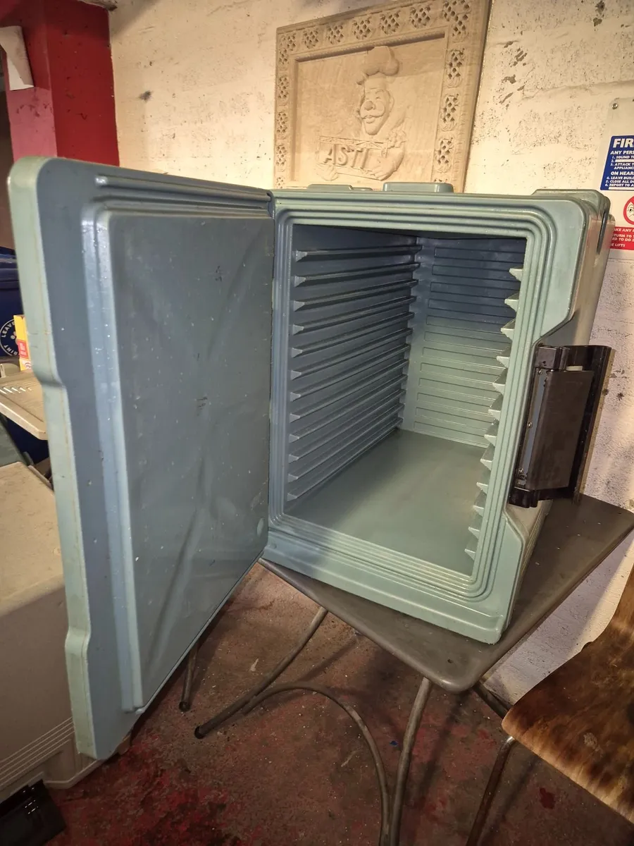 4 x Cambro Insulated Food Carriers - Image 3
