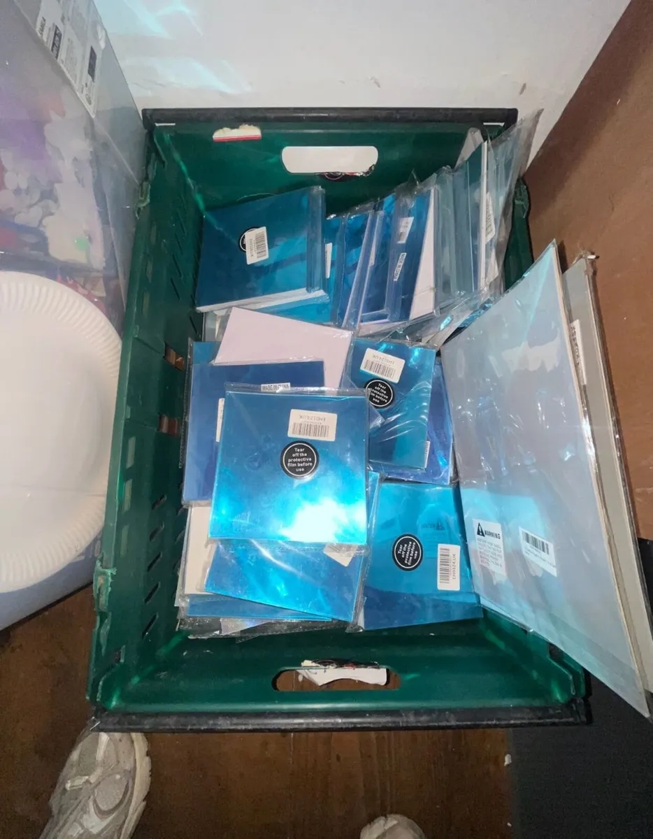 Assorted acrylic/mirrored-acrylic sheets - Image 1