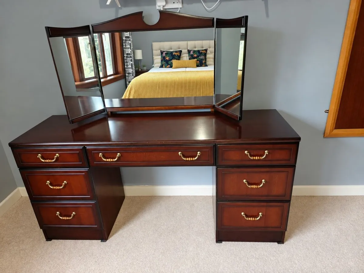 Vanity table