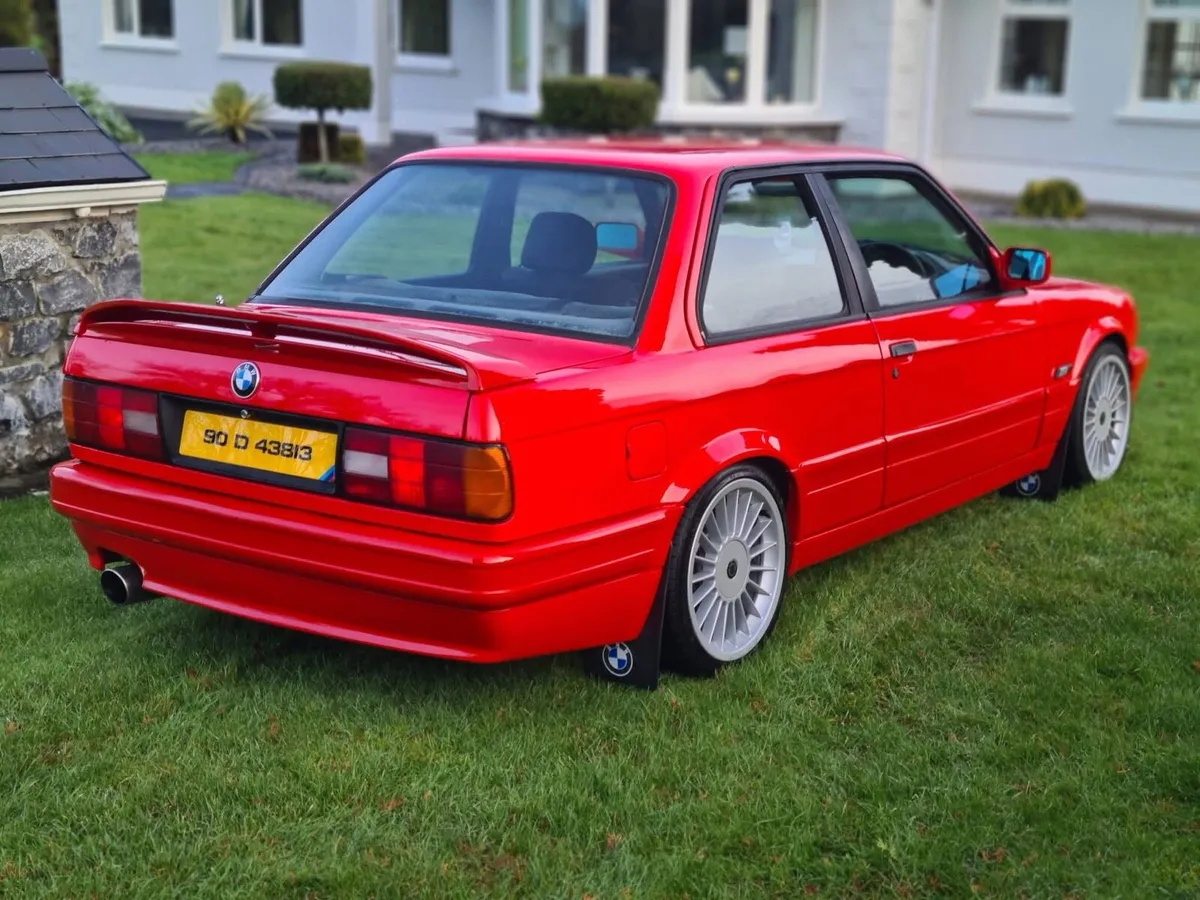 BMW E30 318is - Image 2
