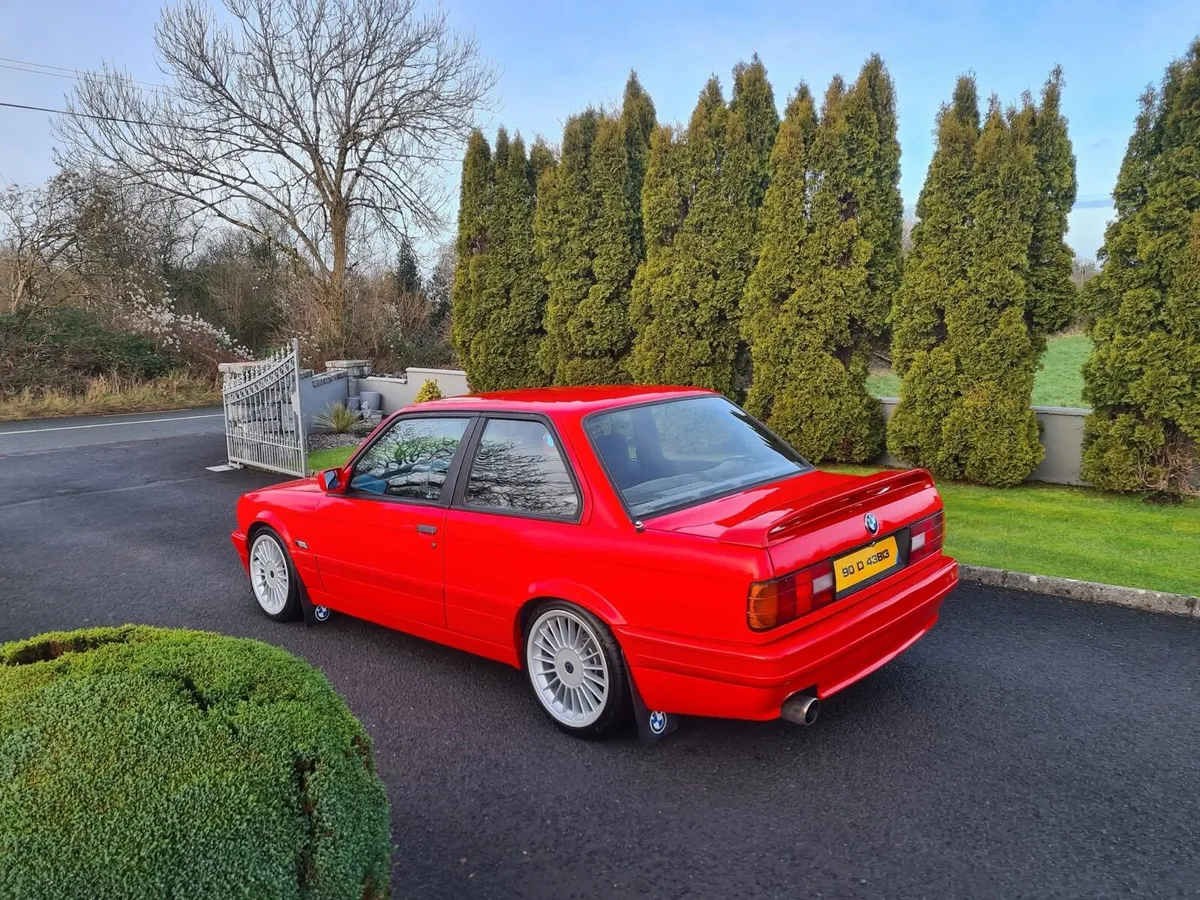 BMW E30 318is - Image 4