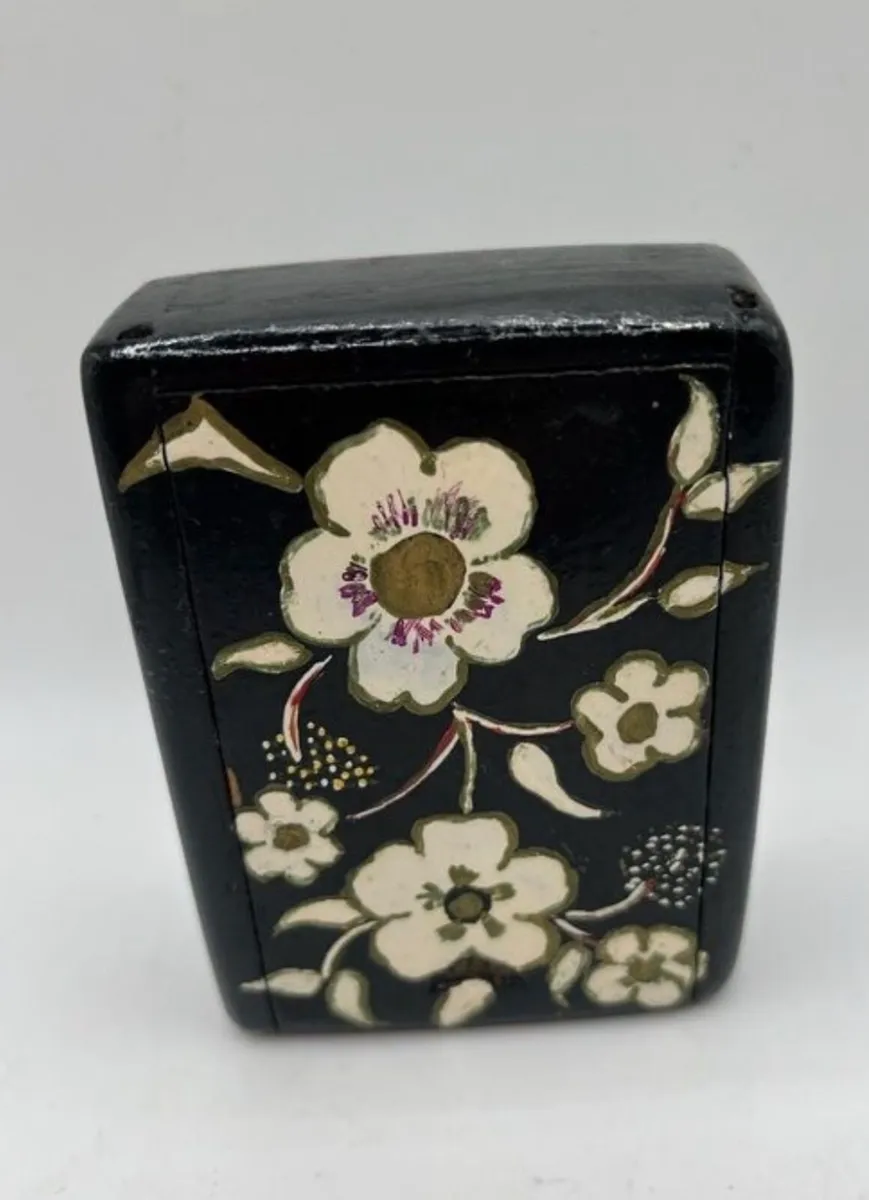 Vintage hand painted Kashmiri sliding trinket box - Image 1