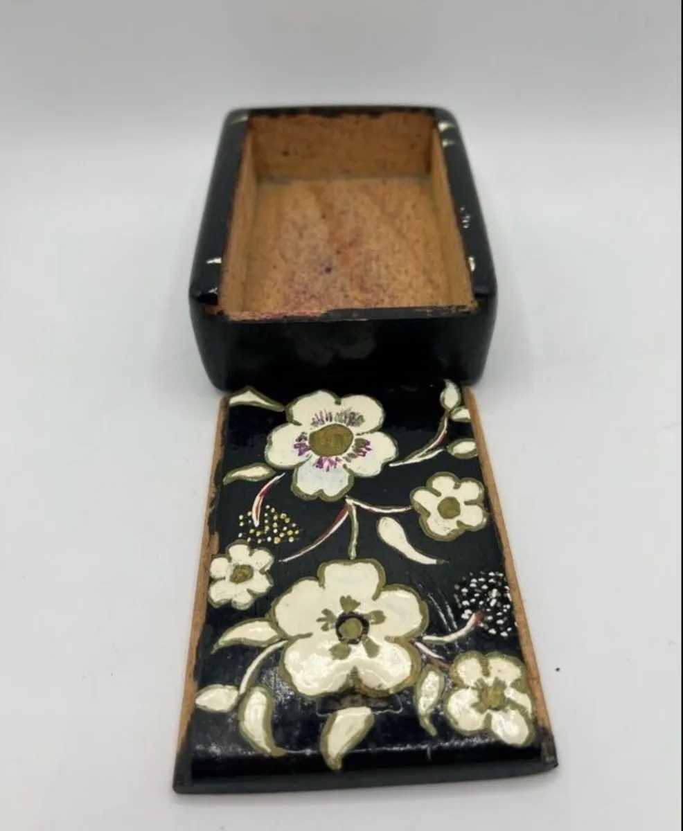 Vintage hand painted Kashmiri sliding trinket box - Image 2