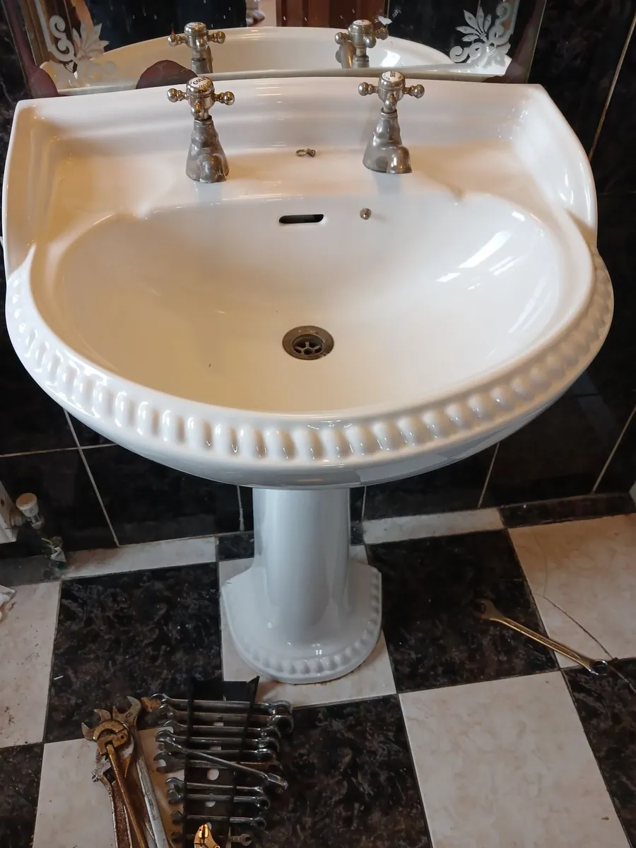 Toilet wash basin - Image 1