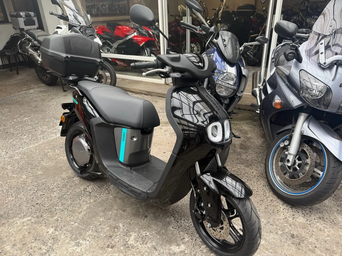 2025 Yamaha Neos Electric Scooter - Image 4