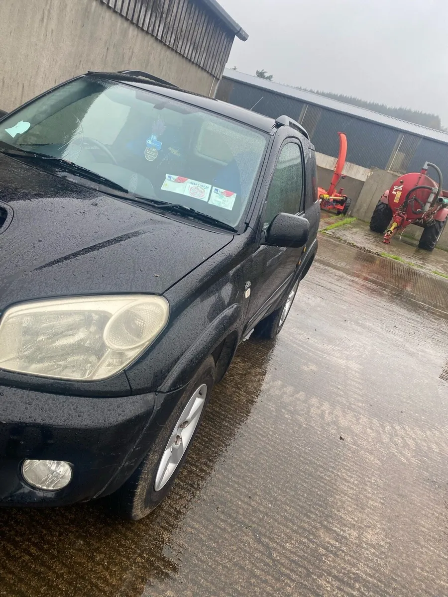 2005 Toyota RAV4 XTR - Image 4