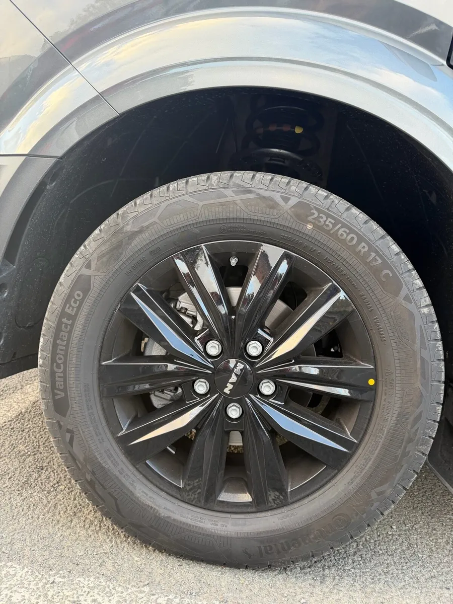 Brand New Genuine MAN 17” Alloy Wheels - Image 3
