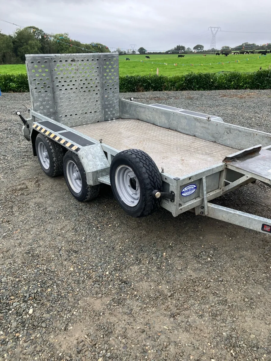 Trailer - Image 1