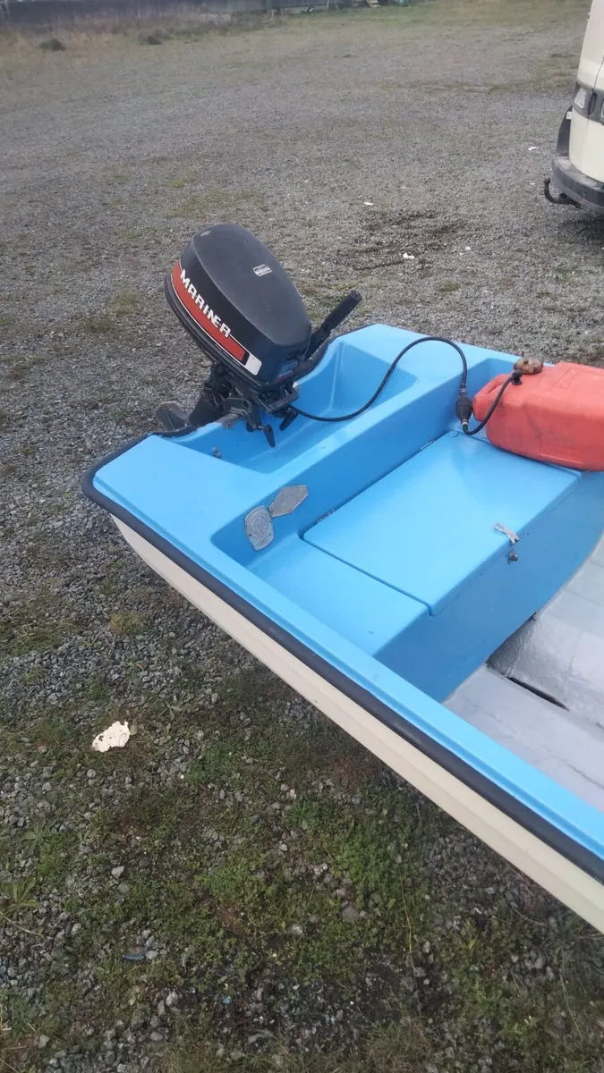 Fibreglass boat - Image 4