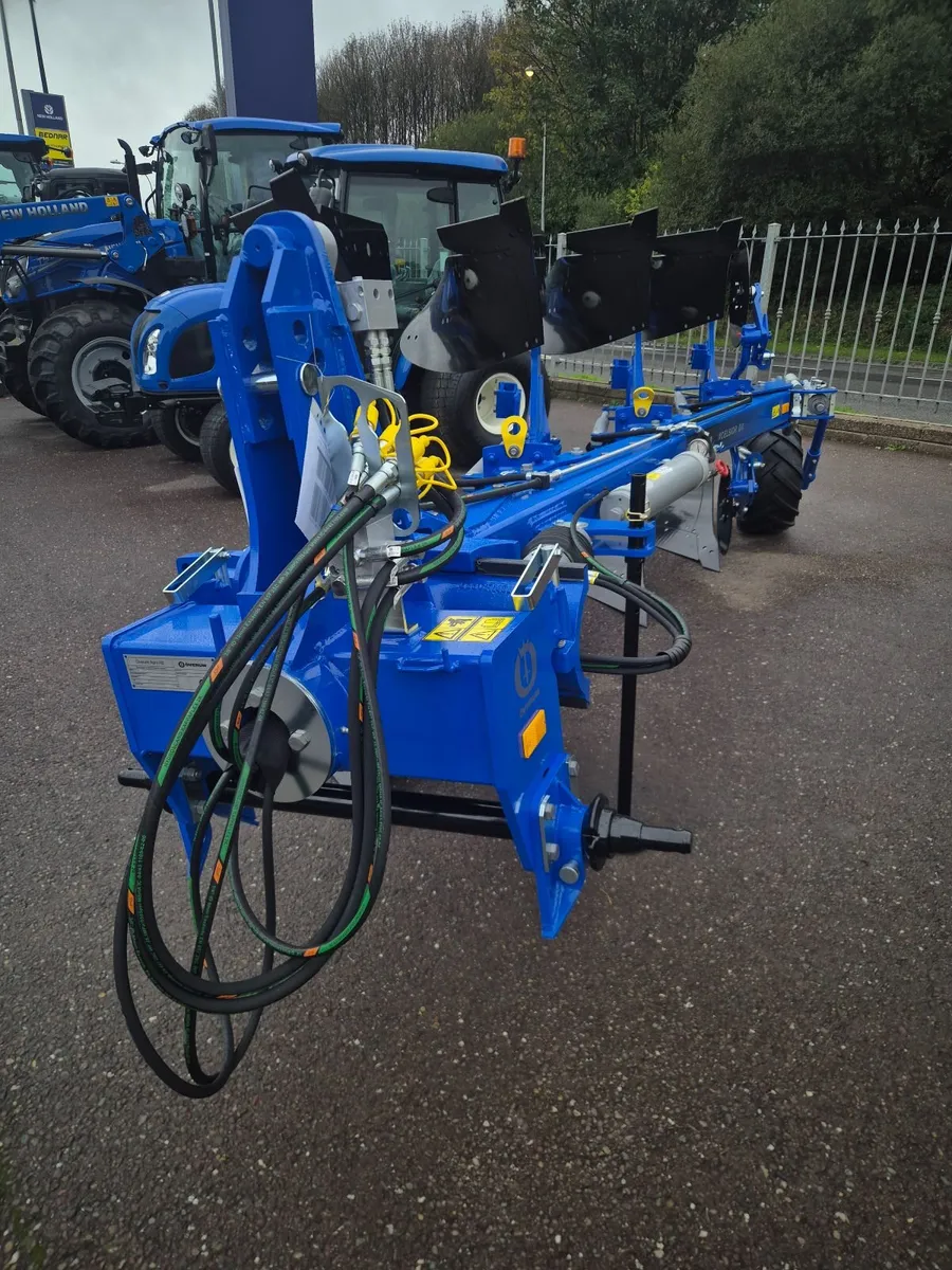 Original Overum 4 Board Reversalable plough. - Image 3