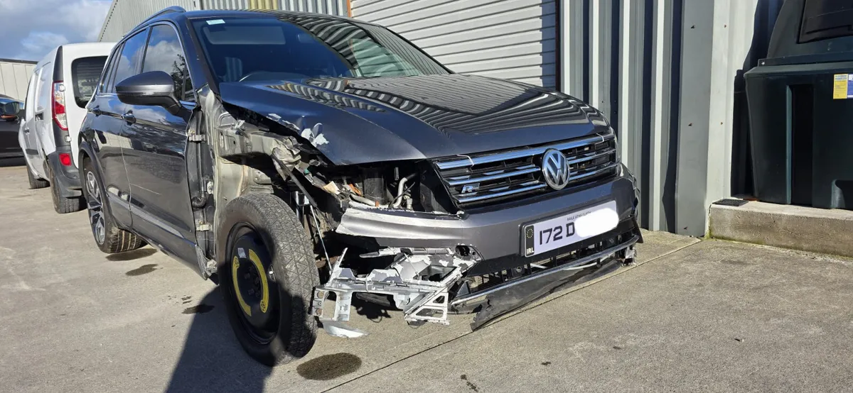 172 VW TIGUAN R-LINE 4 MOTION  DIESEL - Image 3