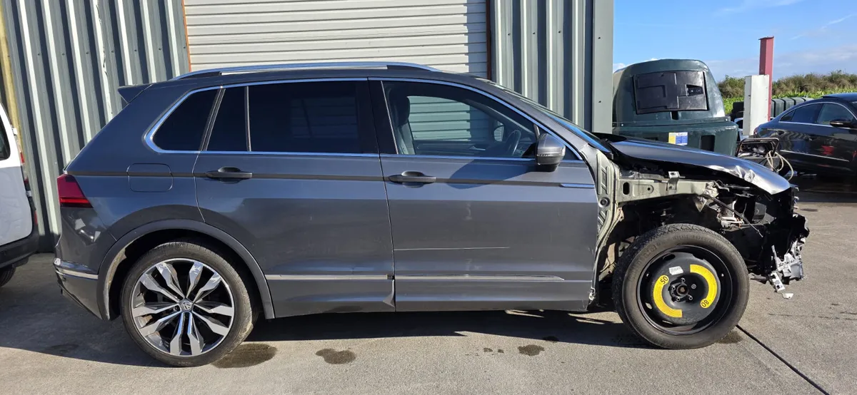 172 VW TIGUAN R-LINE 4 MOTION  DIESEL - Image 4