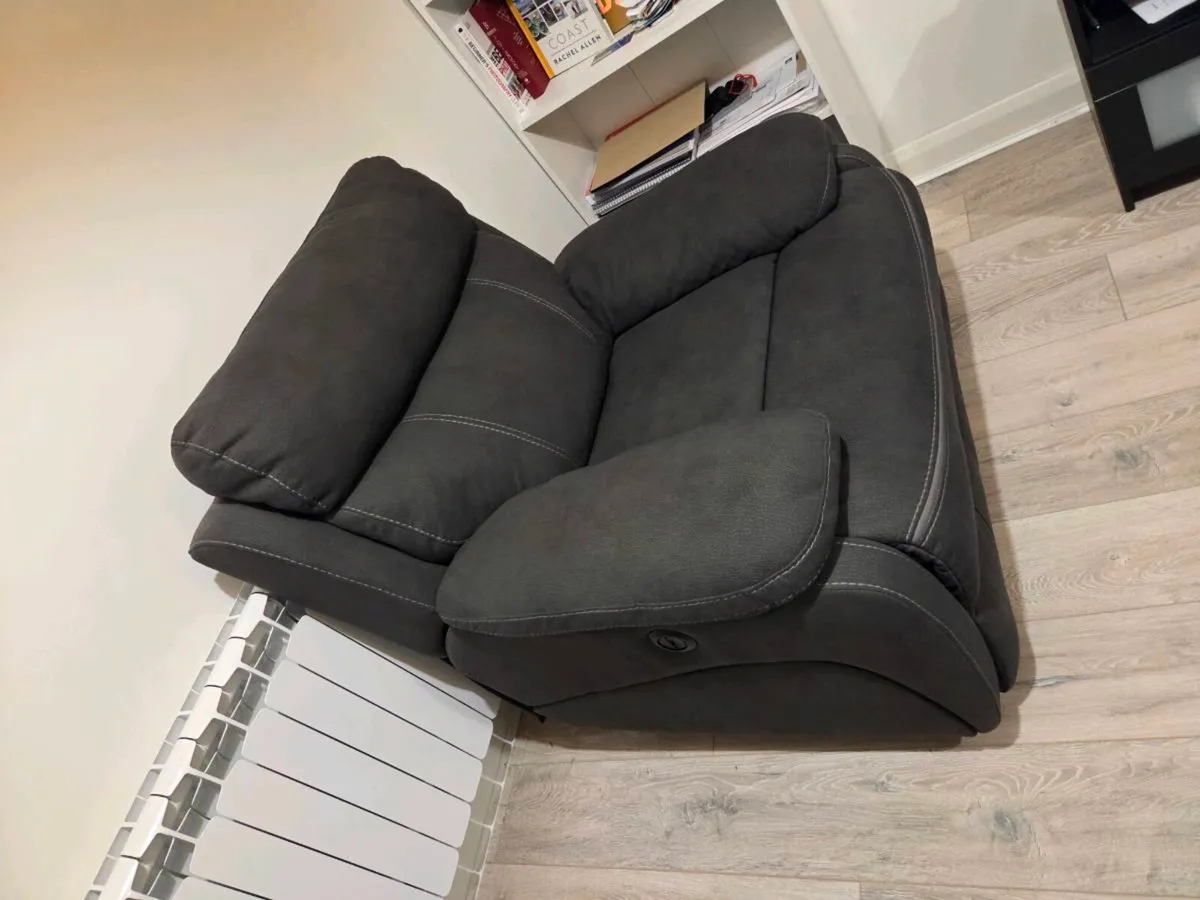 2 X Electric Arm Chair With Usb Connection - Image 1