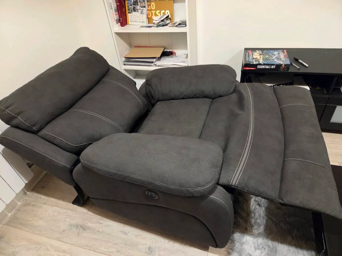 2 X Electric Arm Chair With Usb Connection - Image 2