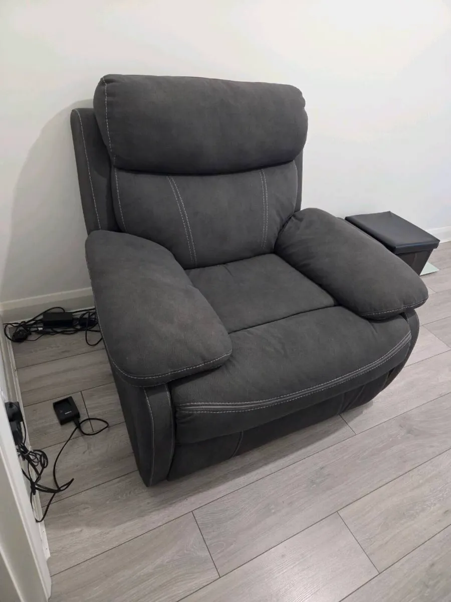 2 X Electric Arm Chair With Usb Connection - Image 4
