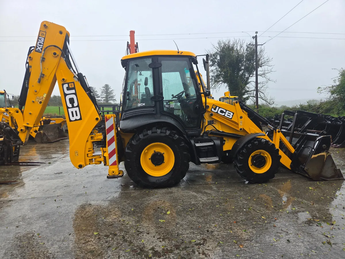 JCB  3CX  SITEMASTER  (2019) - Image 1