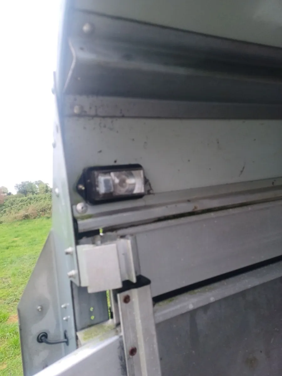 TRAILER - Image 4