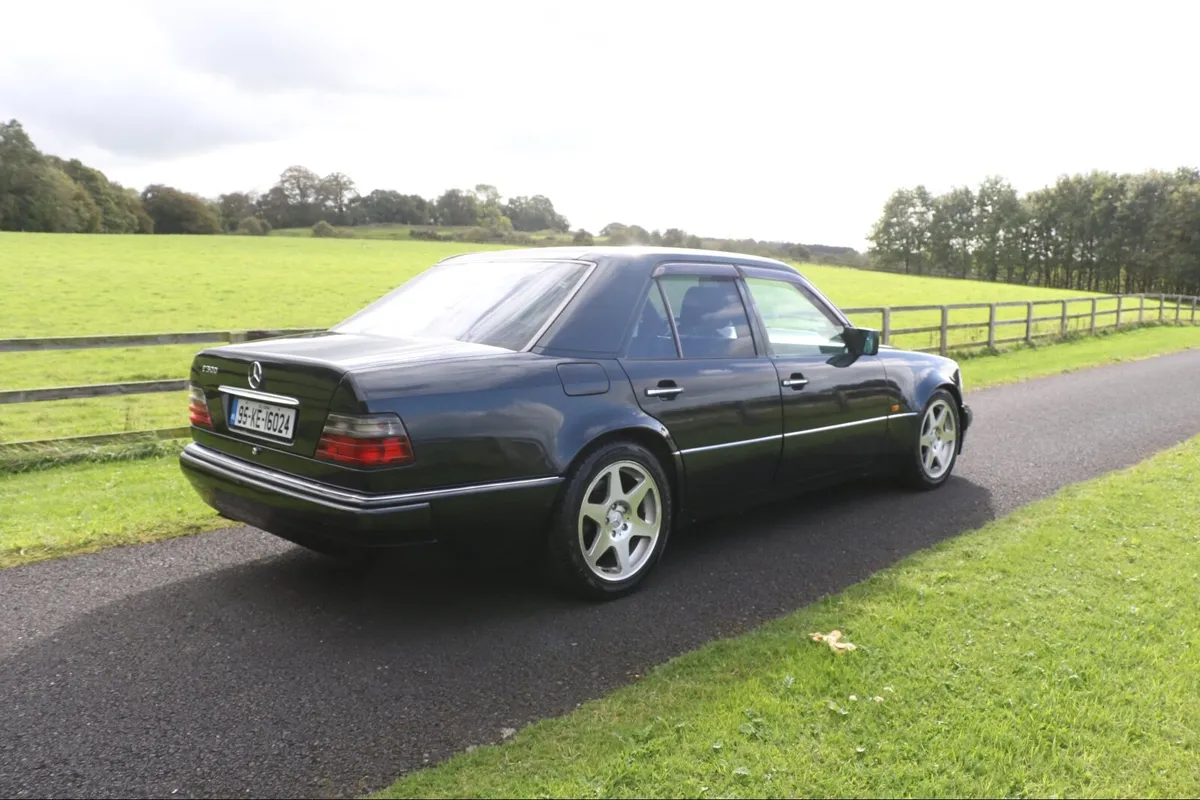 Mercedes-Benz W124 E500 Limited RARE OPPORTUNITY - Image 4