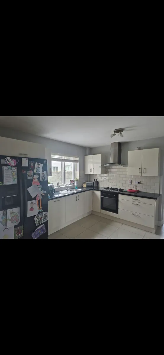 High gloss cream kitchen - Image 2