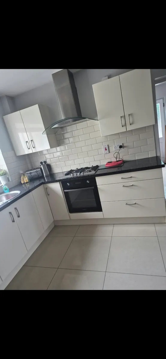 High gloss cream kitchen - Image 3